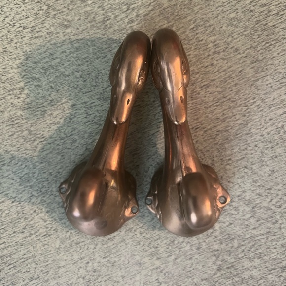 Gorgeous vintage brass swan head rack ends - Picture 6 of 8